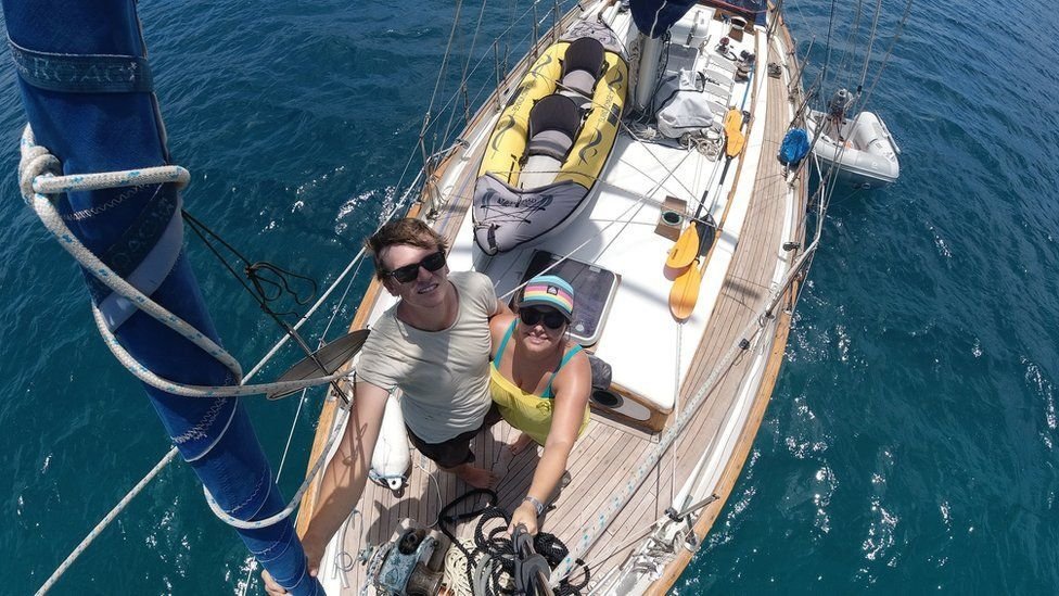 Elena y Ryan pidieron a sus familias y amigos que no les mandaran malas noticias mientras viajaban. (Foto Prensa Libre: Sailing Kittiwake)