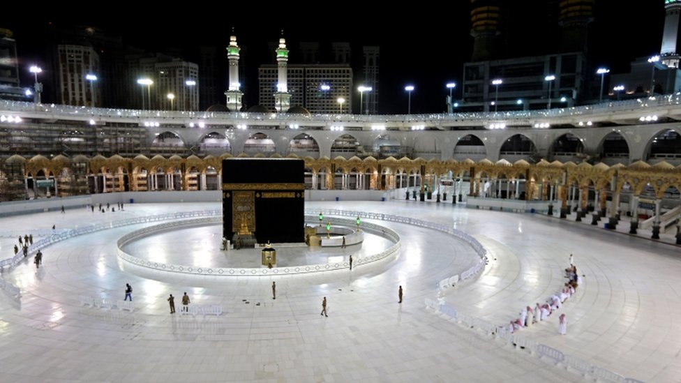 La Gran Mezquita de La Meca, el mayor lugar de peregrinación del Islam, luce vacío por estos días.