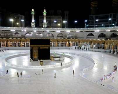 Coronavirus | La impresionante imagen de la Gran Mezquita de La Meca casi vacía durante la celebración del Ramadán