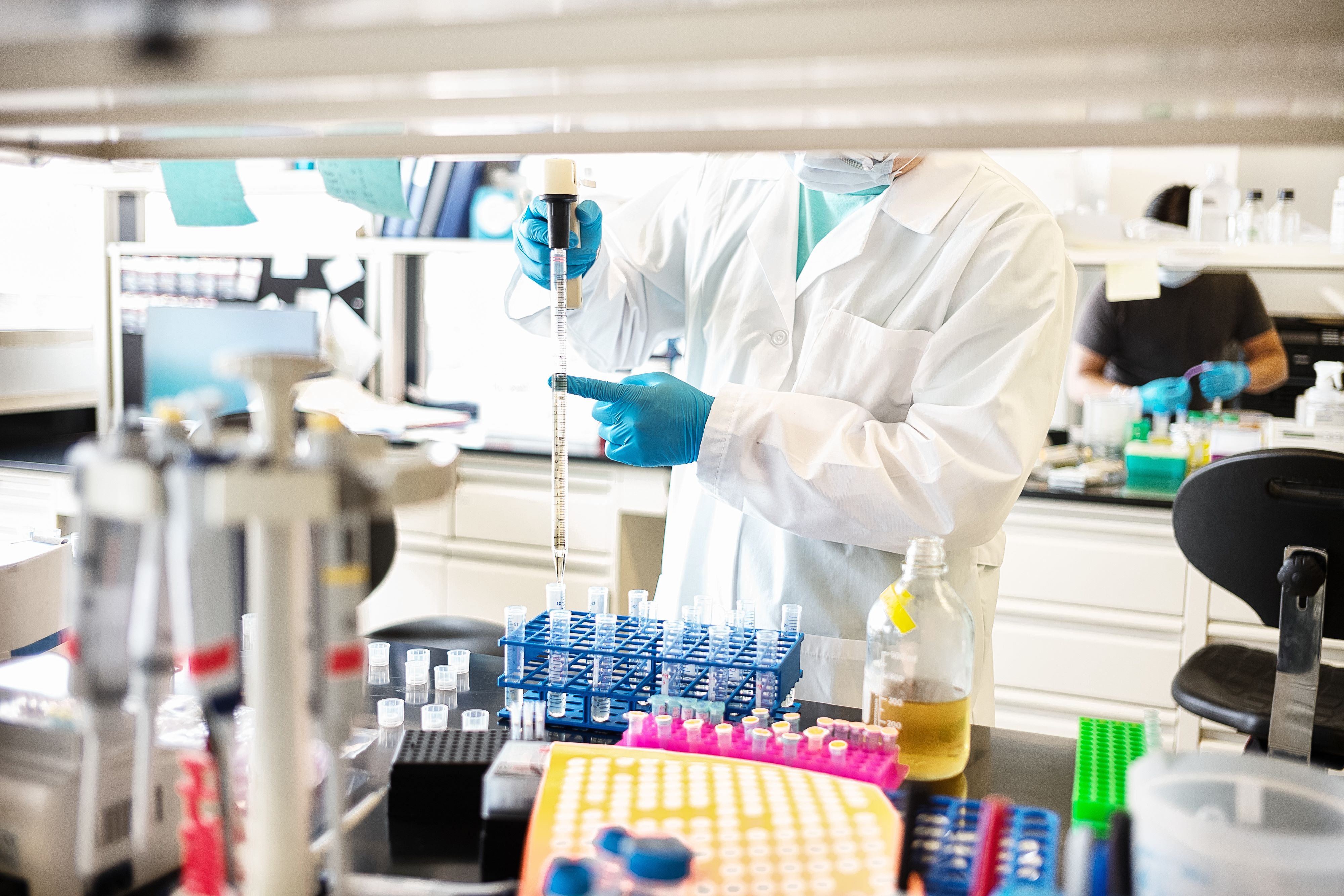 El tratamiento será administrado a un paciente a la vez. (Foto Prensa Libre: AFP)