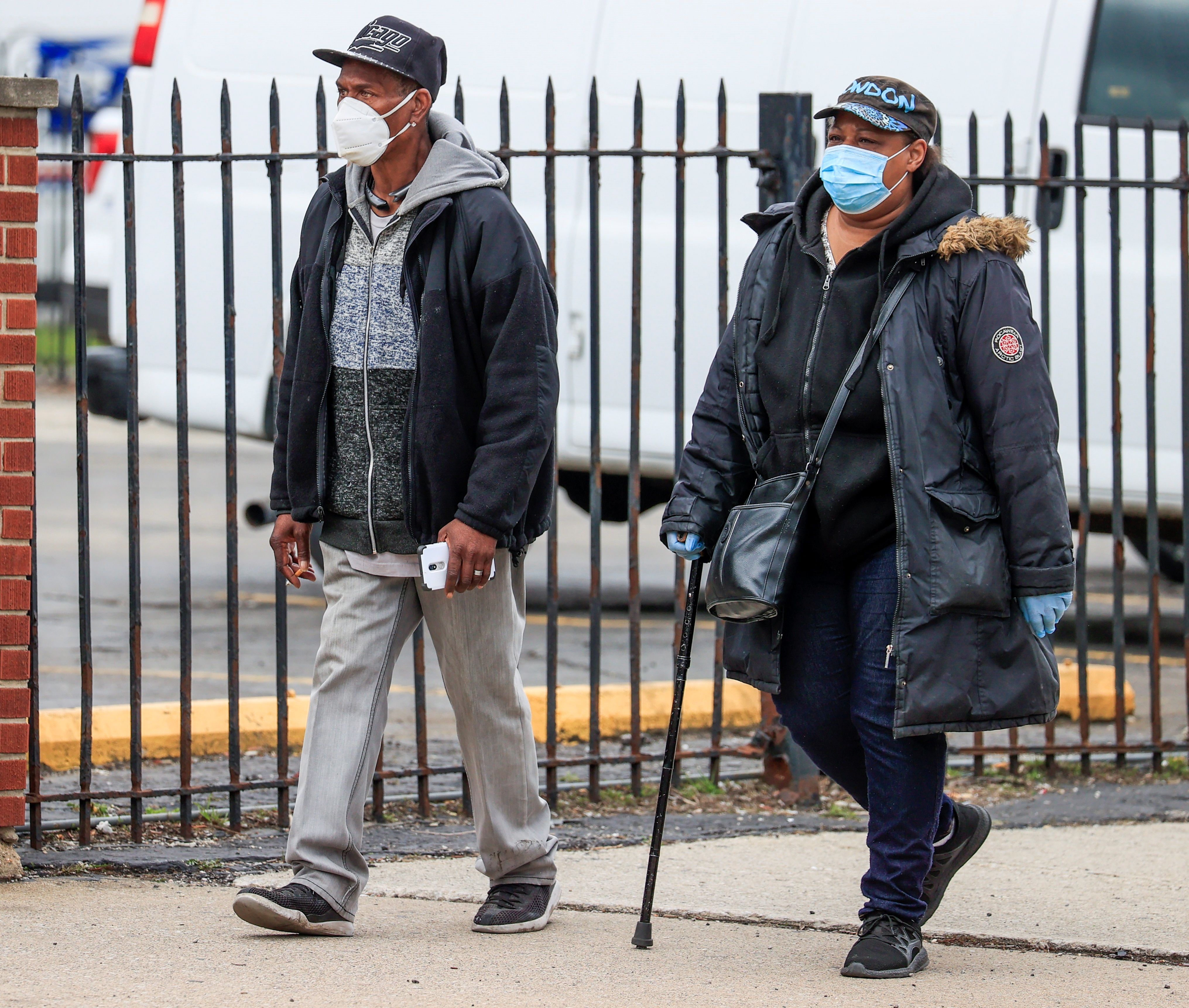 La propagación de la pandemia continúa en varios países, mientras todavía no se ha implementado una cura. (Foto Prensa Libre: EFE)