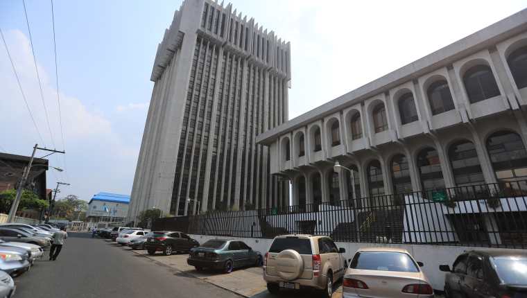 La Torre de Tribunales luce casi vacía por las restricciones. (Foto Prensa Libre: Juan Diego González) 
