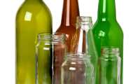 Al separar los envases de vidrio es importante que los clasifique por color para facilitar su reciclaje. (Foto Prensa Libre: Vical)