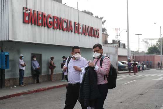 Sindicalistas del hospital San Juan de Dios denunciaron que los trabajadores no cuentan con los implementos para resguardarse del Coronavirus. Foto Prensa Libre: Érick Ávila