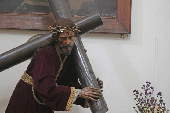 El nazareno del Carmen es conocido como "el Gemelo" debido a su gran parecido con Jesús de la Merced  y ambos salen en procesión los martes santos. Foto Prensa Libre: Óscar Rivas