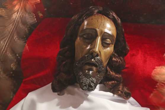 El Cristo del Amor fue trasladado a este altar el Martes Santo indicó Fray Luis Roberto Aguilar OP. Foto Prensa Libre: Óscar Rivas