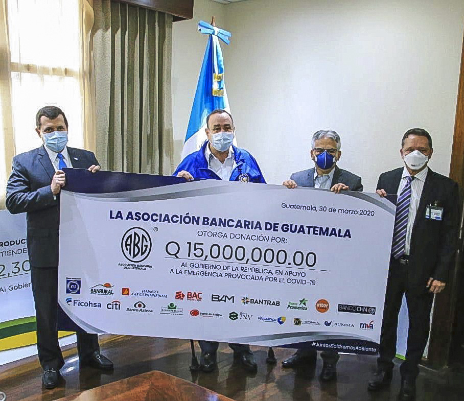 La Asociación Bancaria también contribuyó con un aporte económico para ayudar en esta crisis sanitaria. Foto Prensa Libre: Cortesía