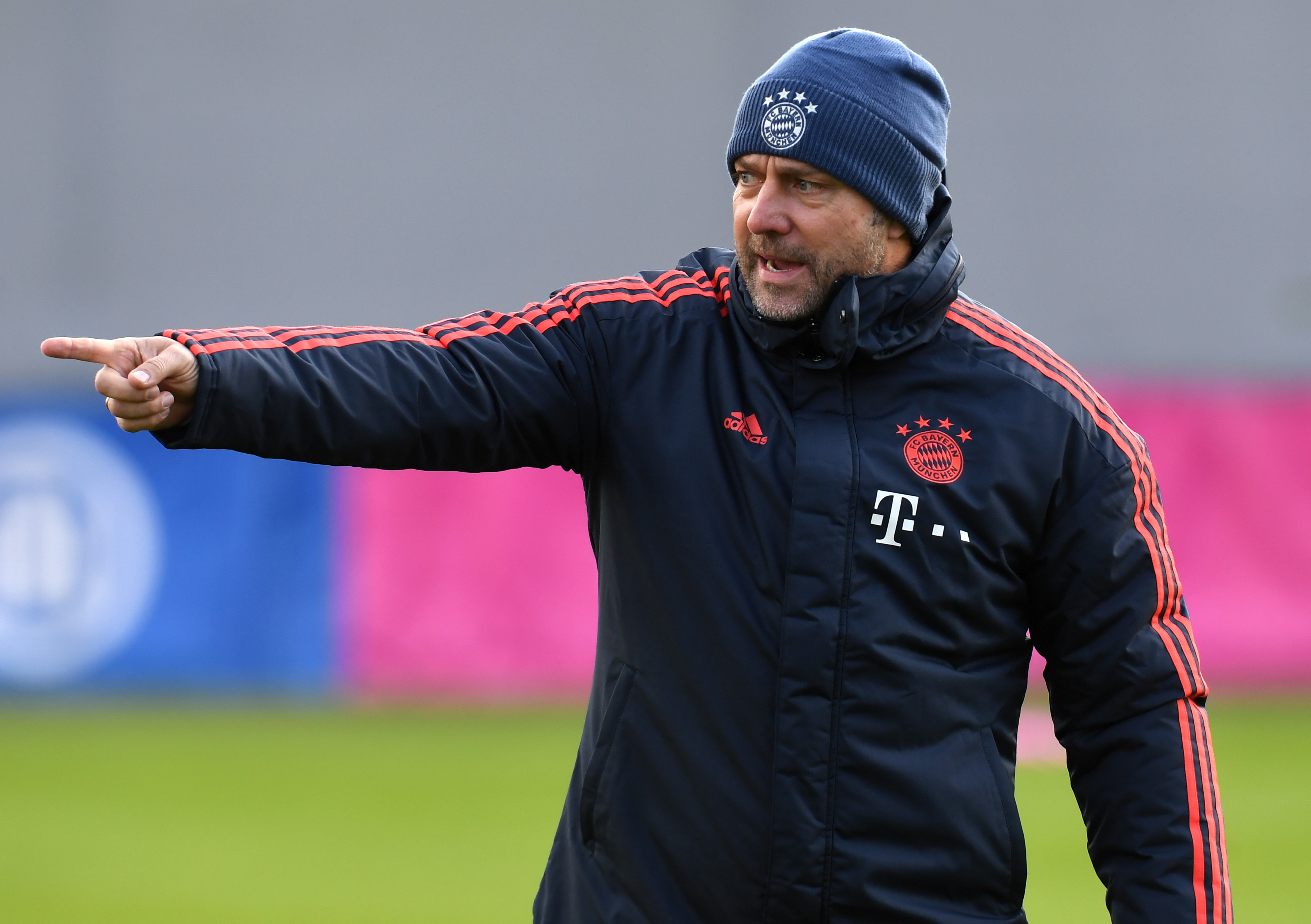 Hansi Flick, técnico del Bayern Múnich, hará que sus jugadores vuelven al trabajo en grupos. (Foto Prensa Libre: APF).
