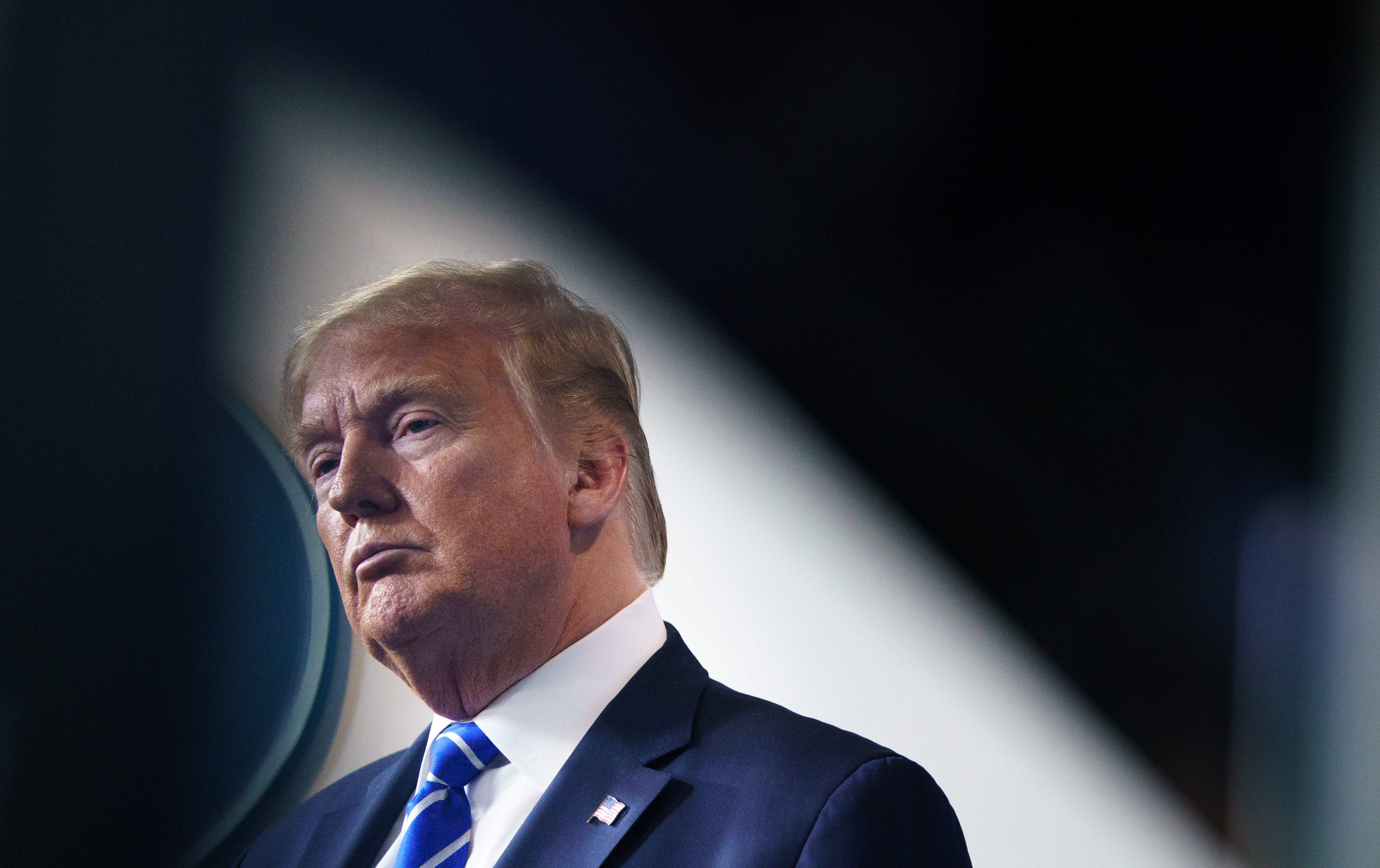 El presidente Donald Trump sigue en medio de las críticas, mientras los contagios siguen creciendo. (Foto Prensa Libre: AFP)