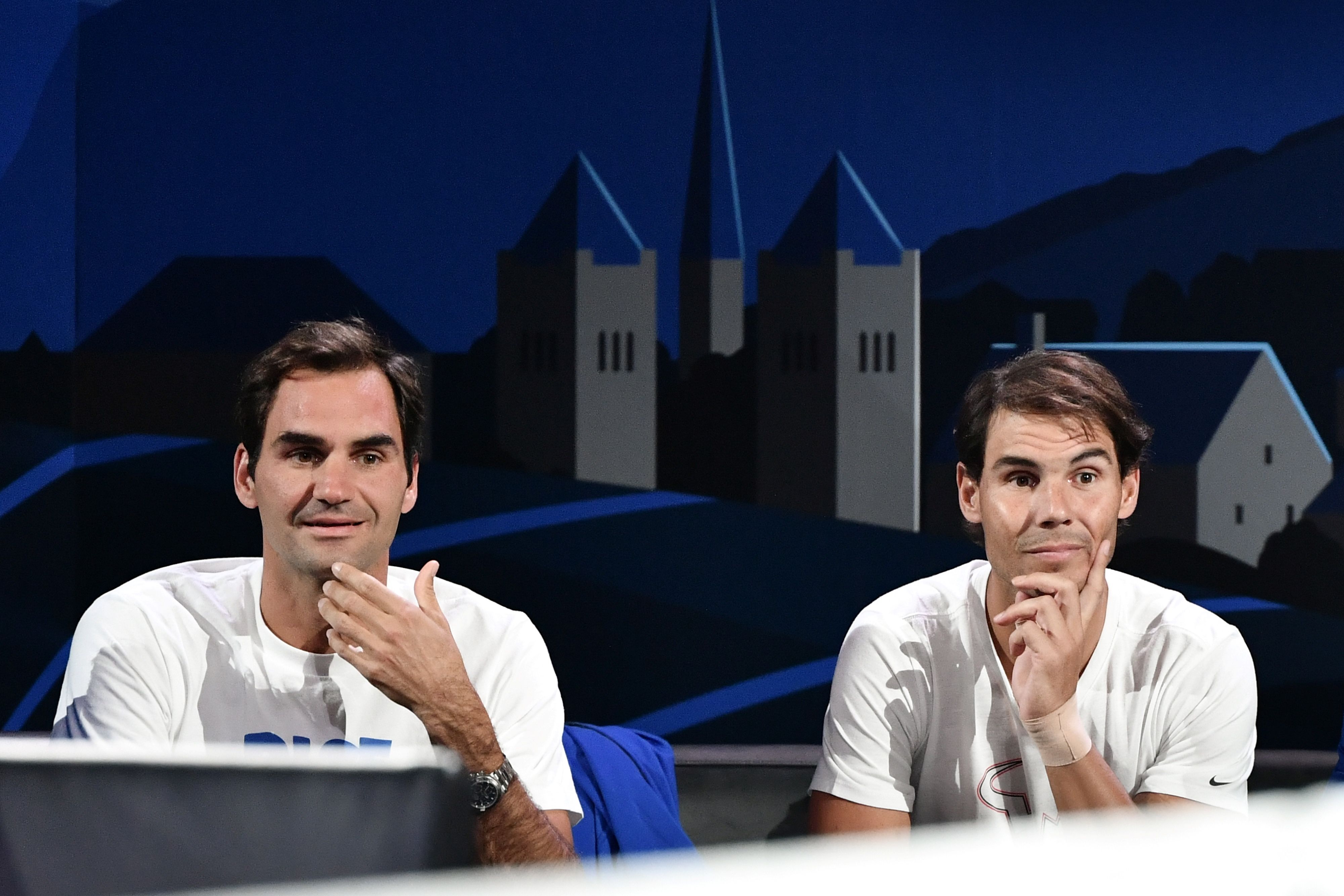 Federer y Nadal han demostsrado una buena relación con el paso de los años. (Foto Prensa Libre: AFP)