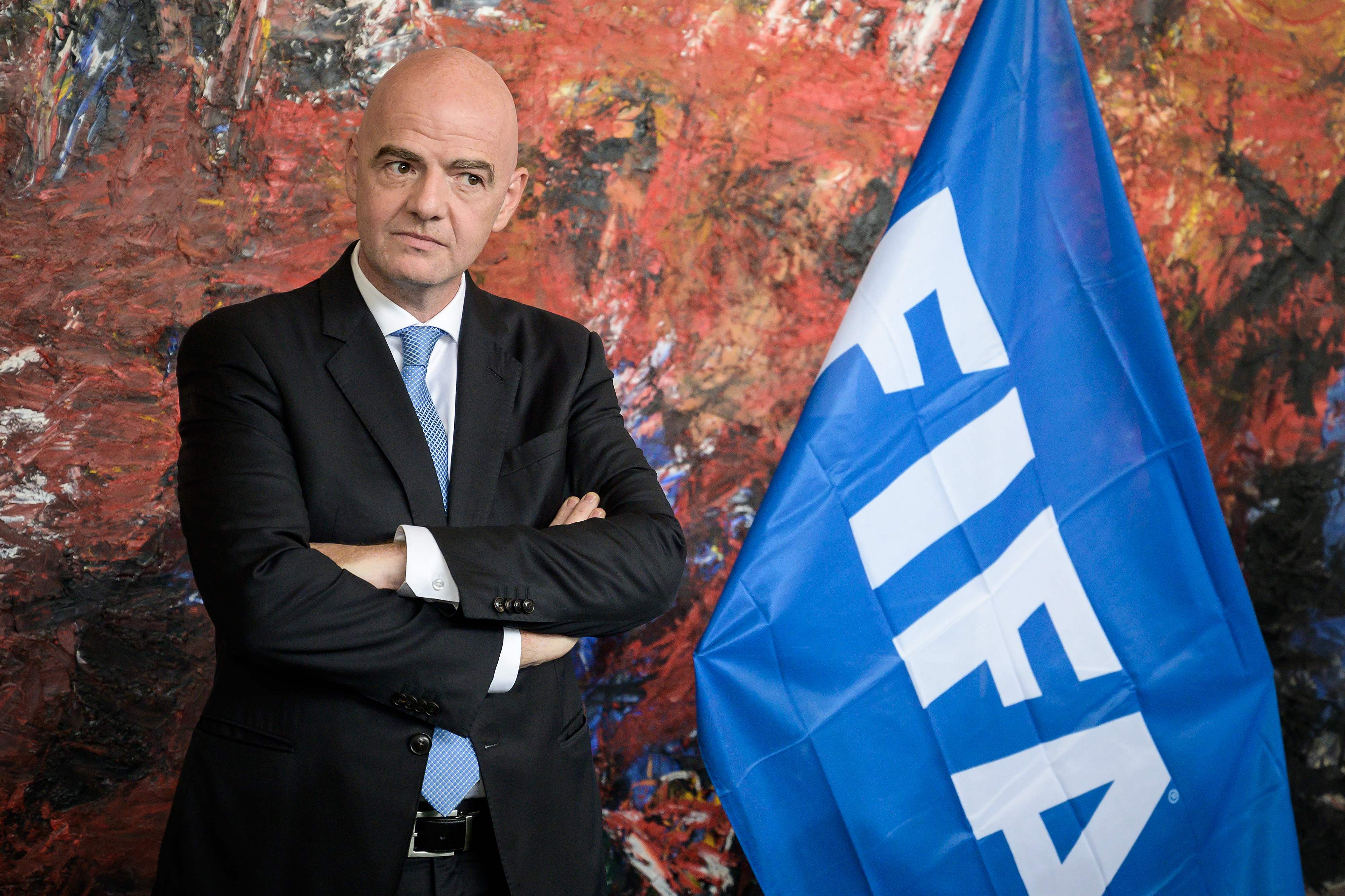 Gianni Infantino, presidente de la Fifa, entregó a finales de abril US$150 millones a las 211 federaciones. (Foto Prensa Libre: AFP).
