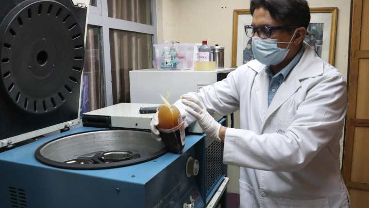 En el Laboratorio Aguilar en Quetzaltenango, ha puesto en marcha este proceso en otros problemas infecciosos virales, ahora esperan hacerlo con el covid-19 (Foto Prensa Libre: Raúl Juárez)