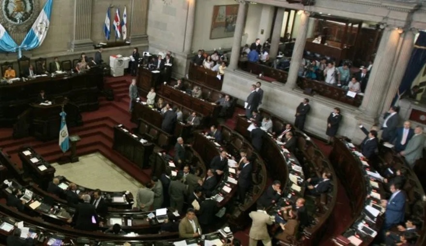 El Congreso de la República ha impedido el ingreso de periodistas a las sesiones efectuadas durante la cuarentena por el covid-19. (Foto Prensa Libre: Hemeroteca PL)
