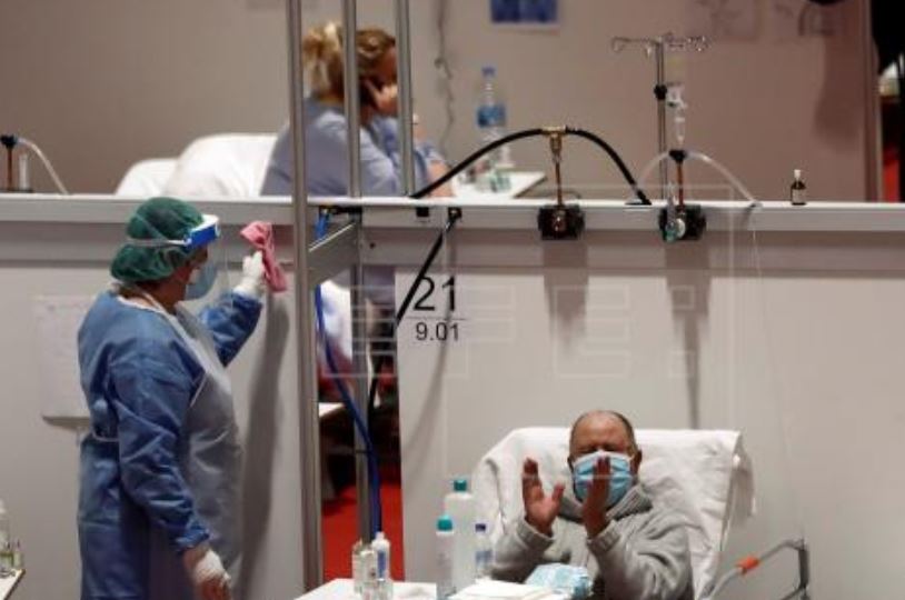 El coronavirus ha dejado más de cien mil muertos en los cinco continentes. (Foto Prensa Libre: EFE). 

