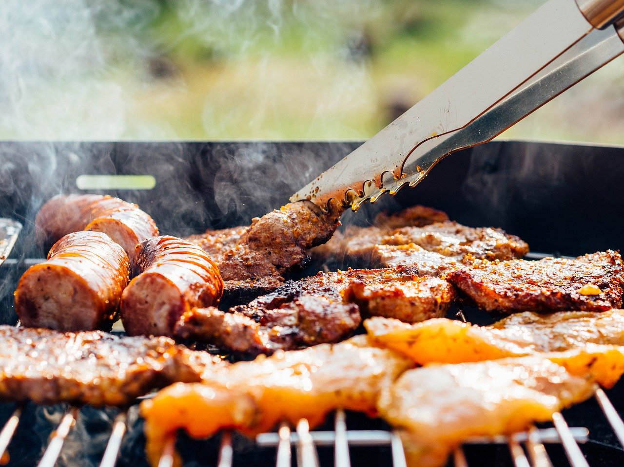 El churrasco es un platillo común en las familias guatemaltecas. (Foto Prensa Libre: Pixabay).
