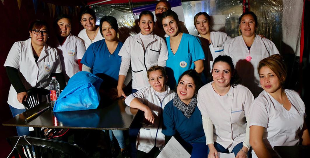 Equipos médicos como enfermeras están al frente para frenar la pandemia del coronavirus. (Foto Prensa Libre: OPS). 