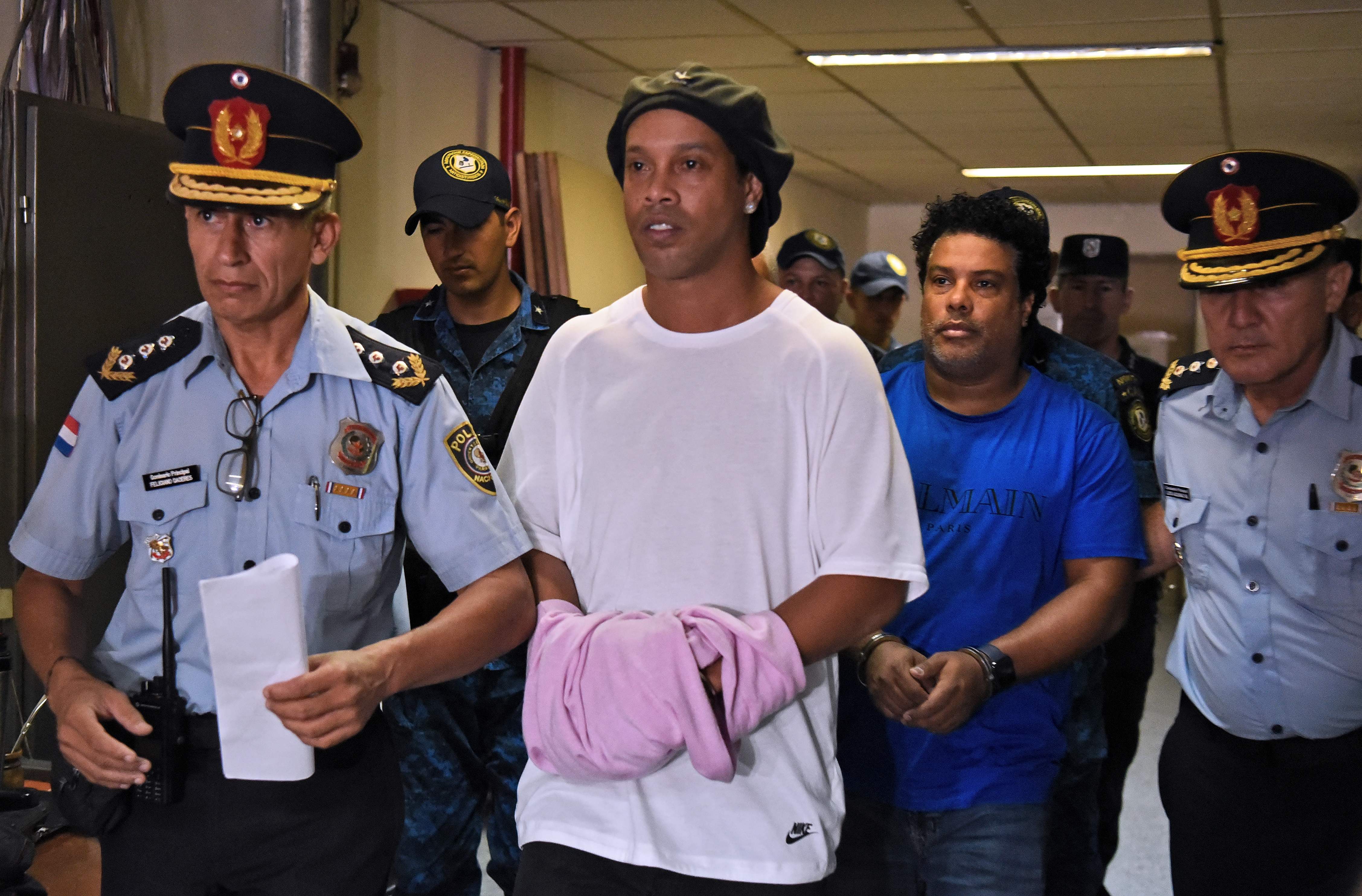 Ronaldinho dejará la cárcel, pero permanecerá en Parguay. (Foto Prensa Libre: AFP)