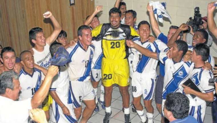 La Selección Nacional se coronó campeona de Centroamérica en el 2001. (Foto Prensa Libre: Uncaf)