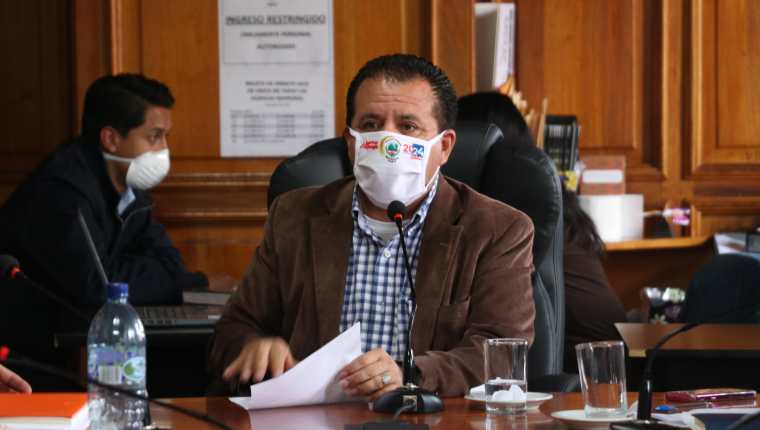 El alcalde de Xela, Juan Fernando López, expresó la preocupación por las finanzas de la comuna. (Foto Prensa Libre: Raúl Juárez)