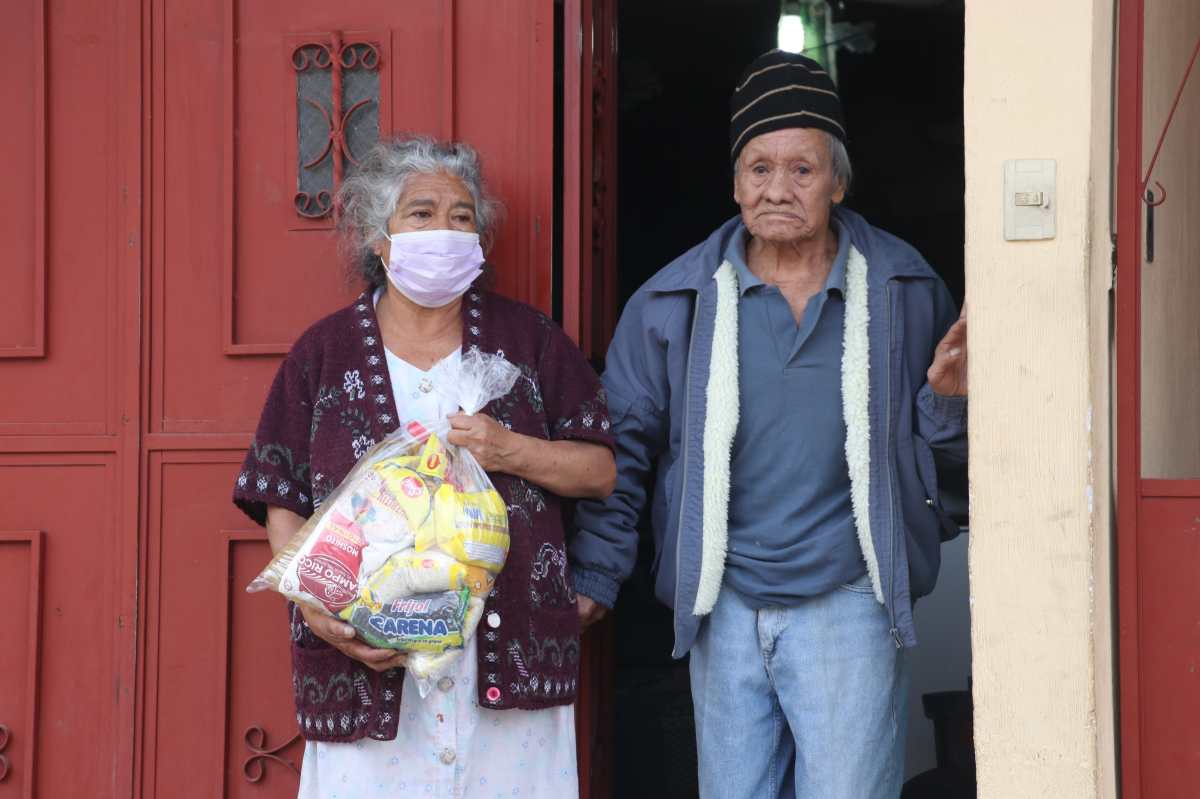 Blanca Morales y José Cayax luchan por sobreponerse a la crisis económica por el coronavirus (Foto Prensa Libre: Raúl Juárez)