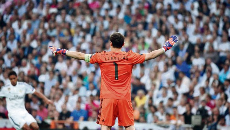  Iker Casillas mostró su cariño al Real Madrid y aseguró que algún día volverá al equipo de sus amores. (Foto Prensa Libre: EFE)