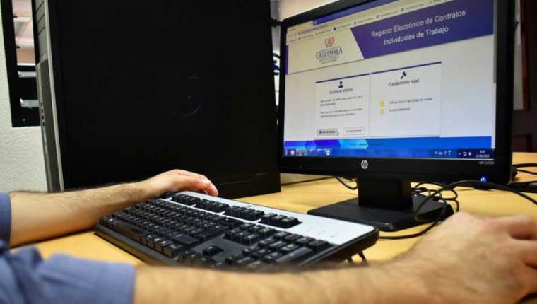 La solicitud de autorización de registro de suspensión de contratos de trabajo se hacen en la página electrónica del Mintrab. (Foto, Prensa Libre: Hemeroteca PL).