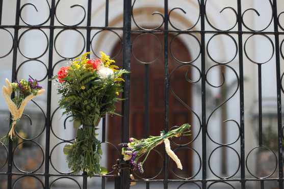 En el Beaterio de Belén también se dejaron ofrendas florales. Foto Prensa Libre: Óscar Rivas