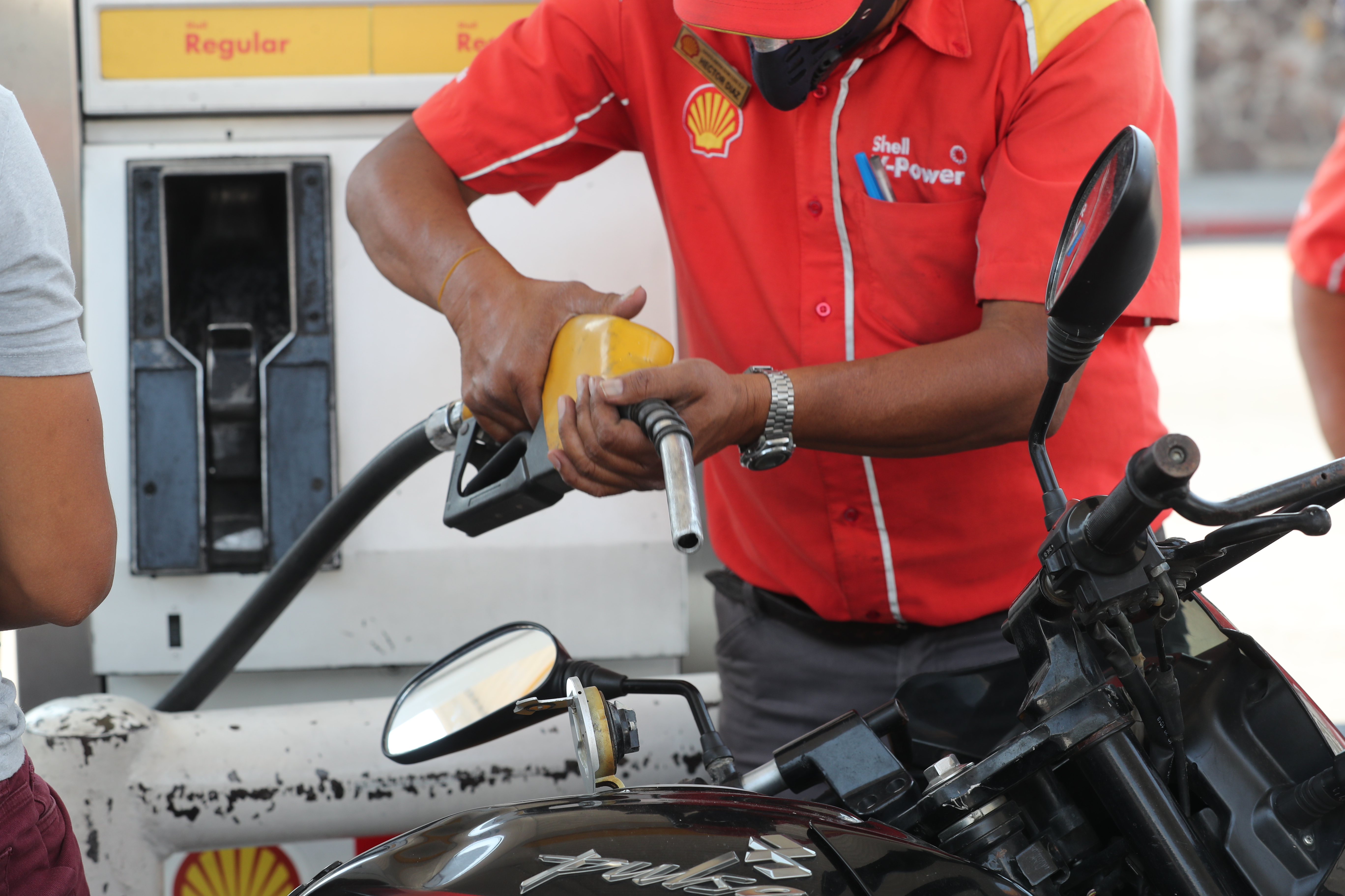 Las importaciones de derivados del petróleo ascendieron en mayo US$924.5 millones, y reflejan una caída del 35% con respecto al año pasado. (Foto Prensa Libre: Érick Ávila)