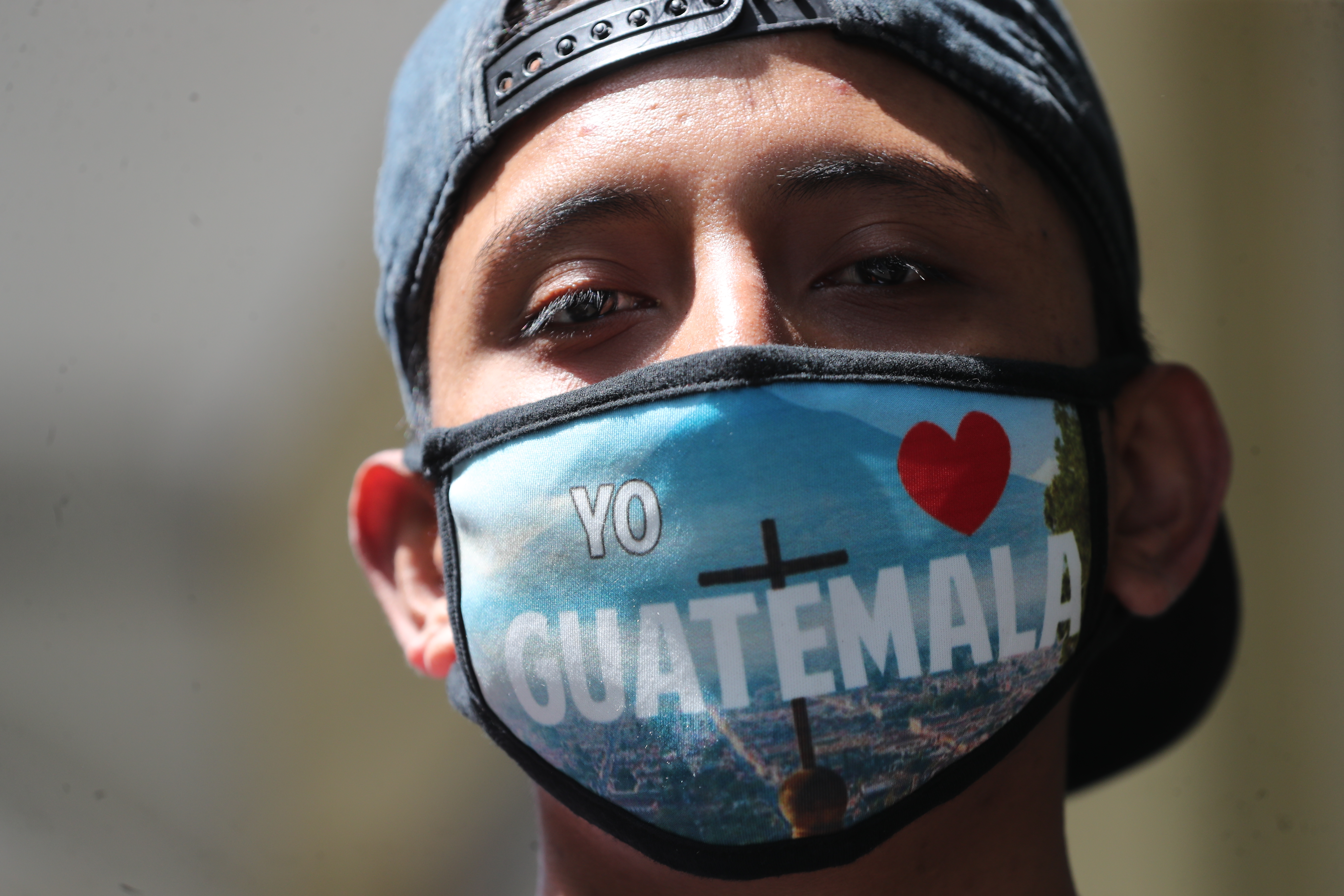 El nuevo coronavirus se propaga por el contacto directo entre personas,  principalmente, por fluídos como la saliva. Fotografía. Prensa Libre: Erick Avila