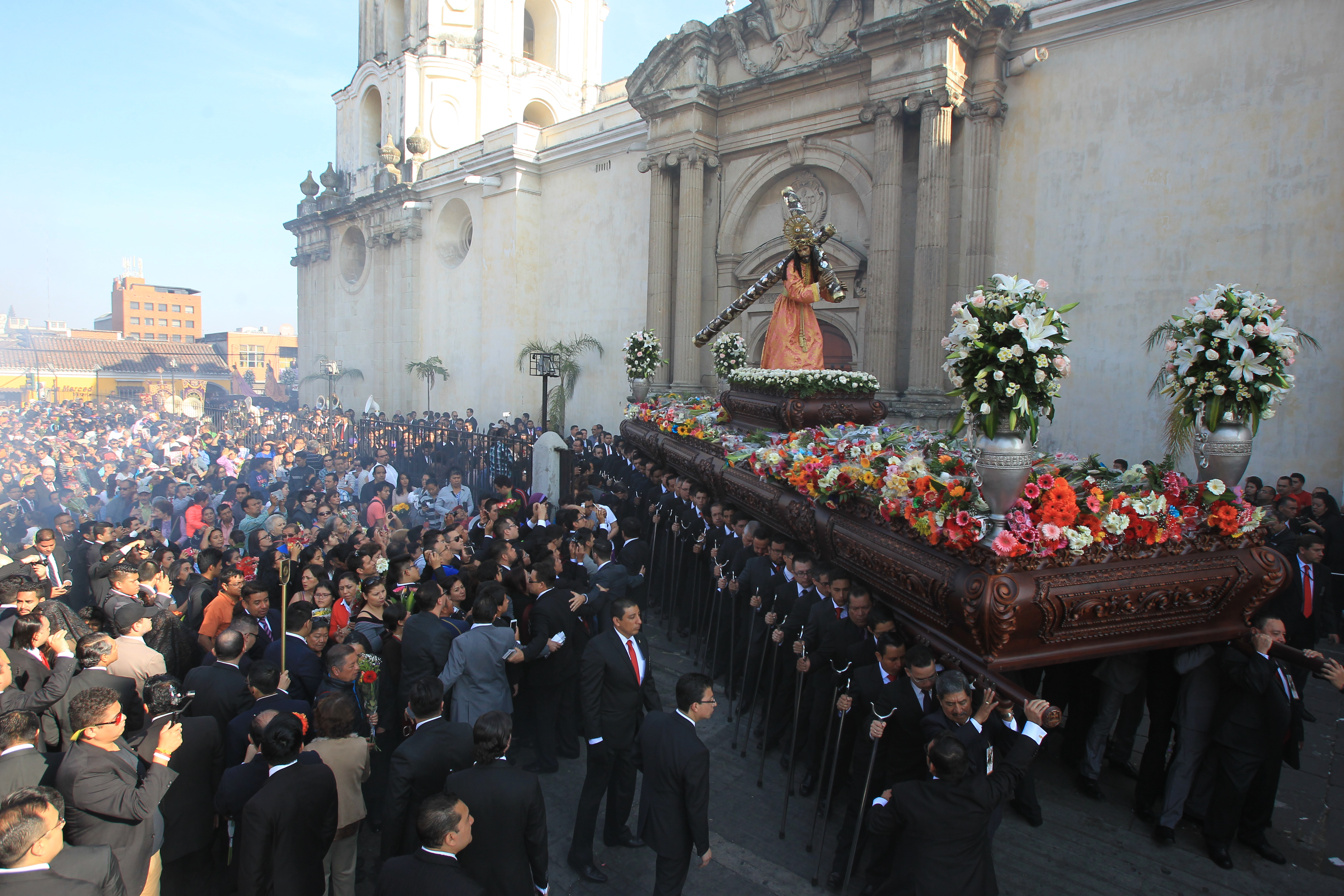 La procesión de La Reseña con Jesús de La Merced se realiza tradicionalmente el Martes Santo por la mañana. (Foto: Hemeroteca PL)