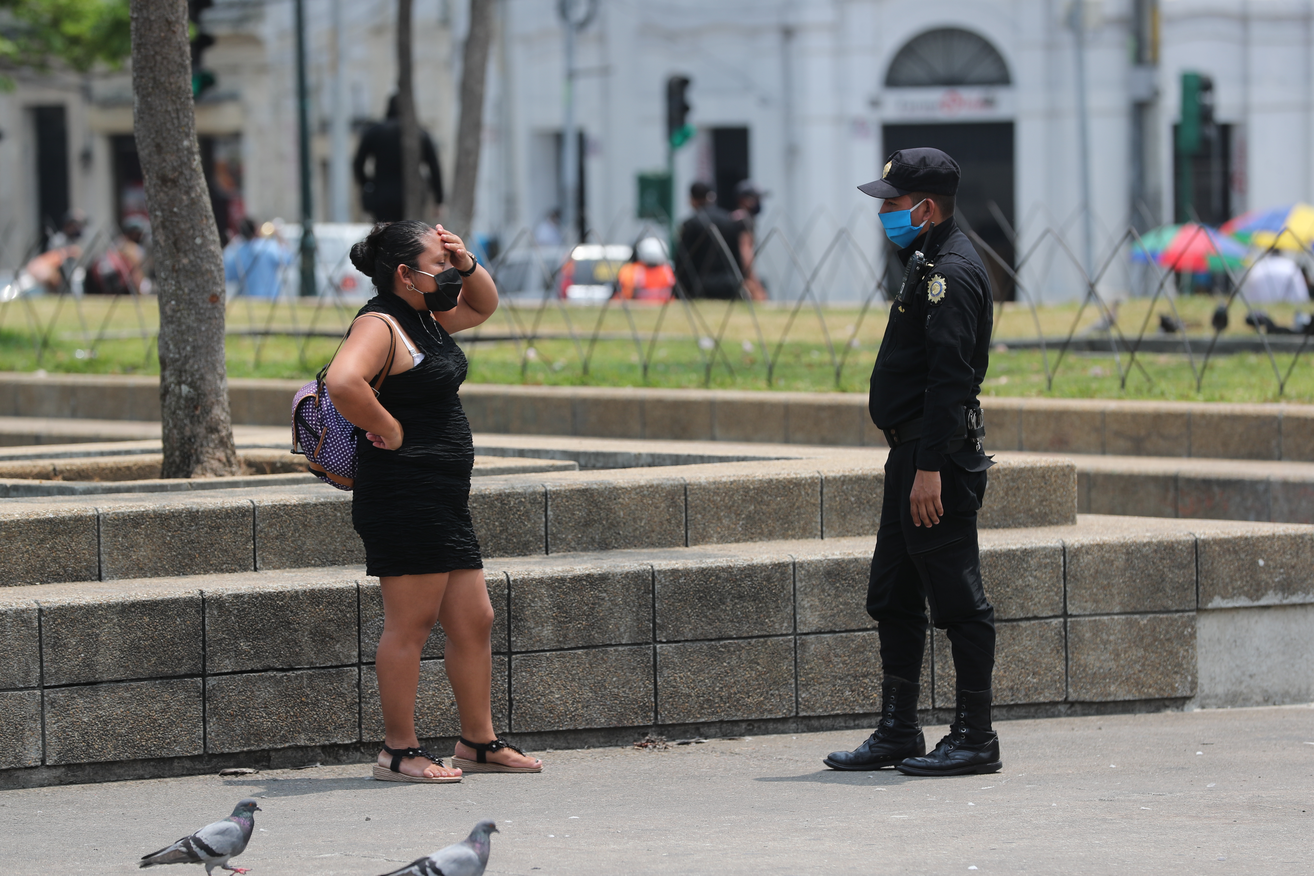Agentes de la PNC mantienen operativos de vigilancia y control en medio del coronavirus. (Foto Prensa Libre: Érick Álvarez)