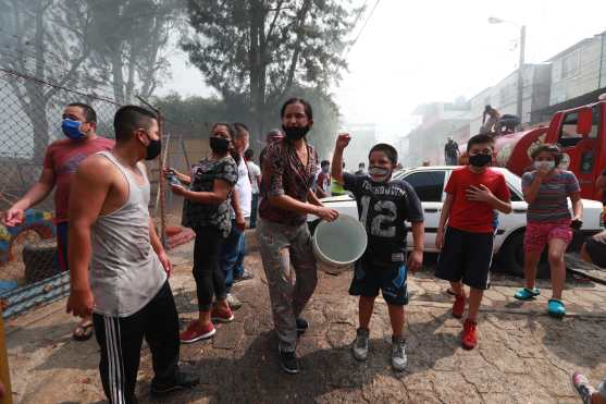 Los vecinos pidieron ayuda para que las autoridades no dejen bajar a guajeros que realizan quemas en el lugar. Foto Prensa Libre: Óscar Rivas