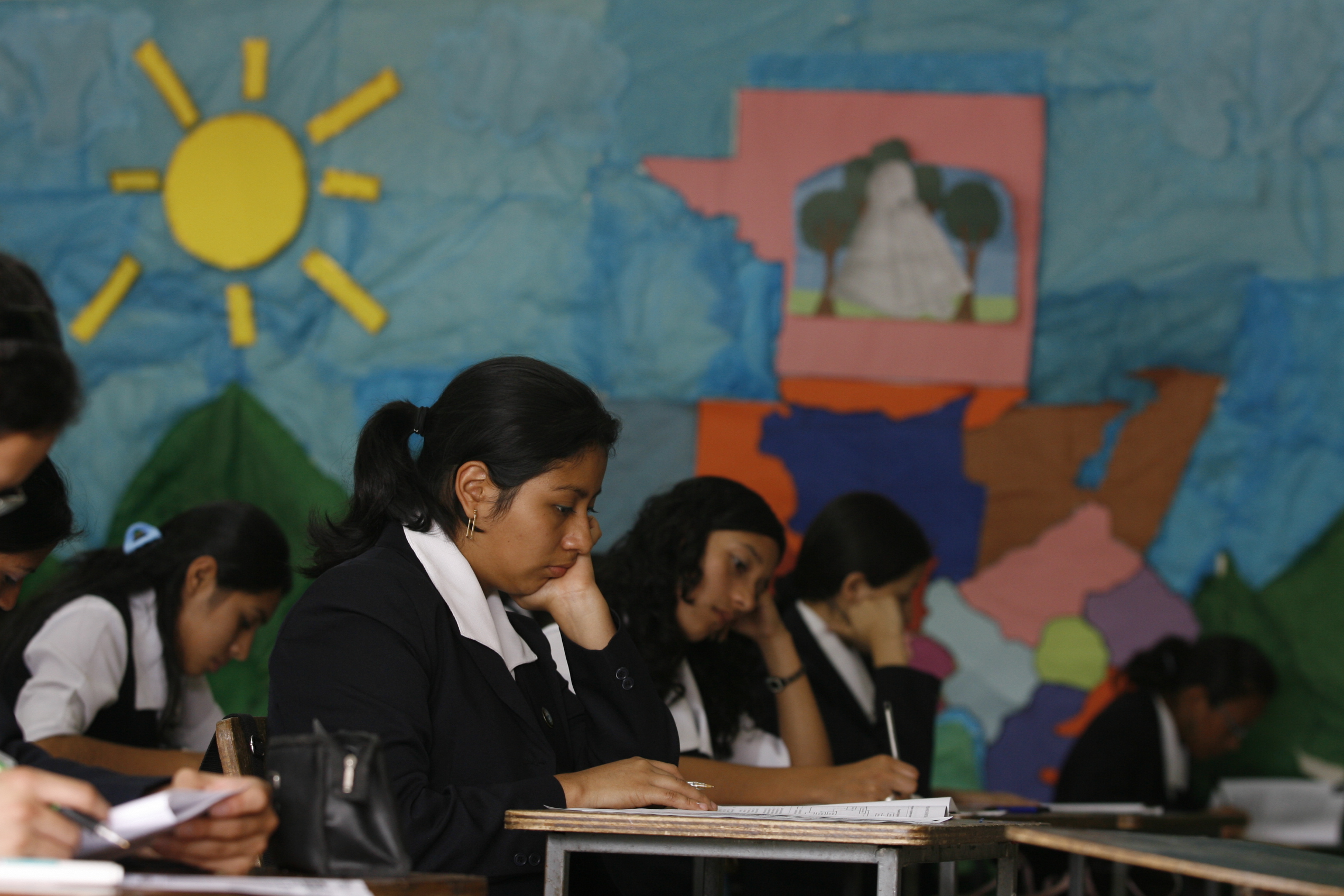 Algunos establecimientos educativos que no cuentan con suficientes recursos para dar clases en línea. (Foto Prensa Libre: Hemeroteca)