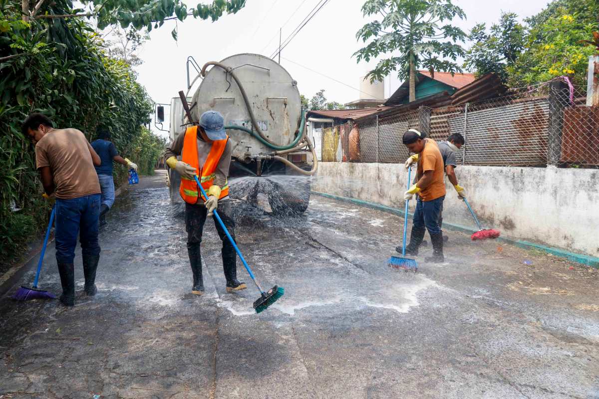 Coranovirus: desinfectan calles y cierran parques en Retalhuleu