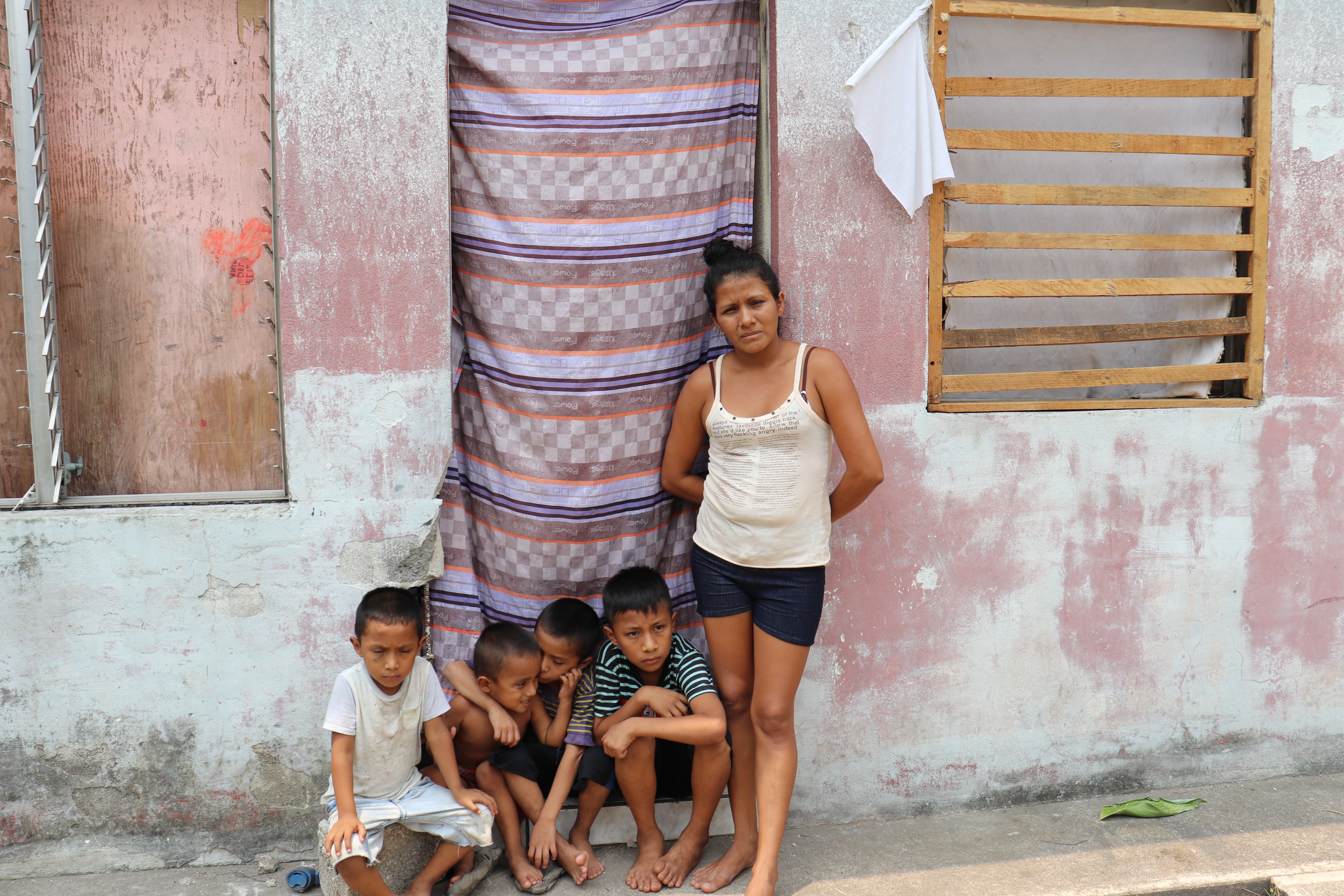 Conforme pasan los días, la situación se agrava en Mazatenango por la falta de alimento, por lo que muchos han pedido ayuda. (Foto Prensa Libre: Marvin Túnchez)