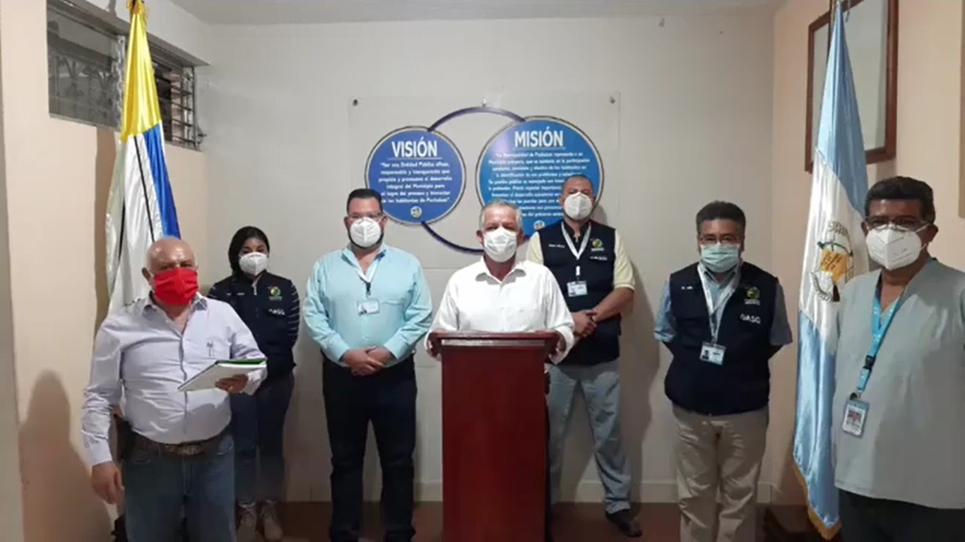Autoridades de Salud y municipales de Pachalum, Quiché, confirman el primer caso de coronavirus (Foto Prensa Libre: Héctor Cordero)