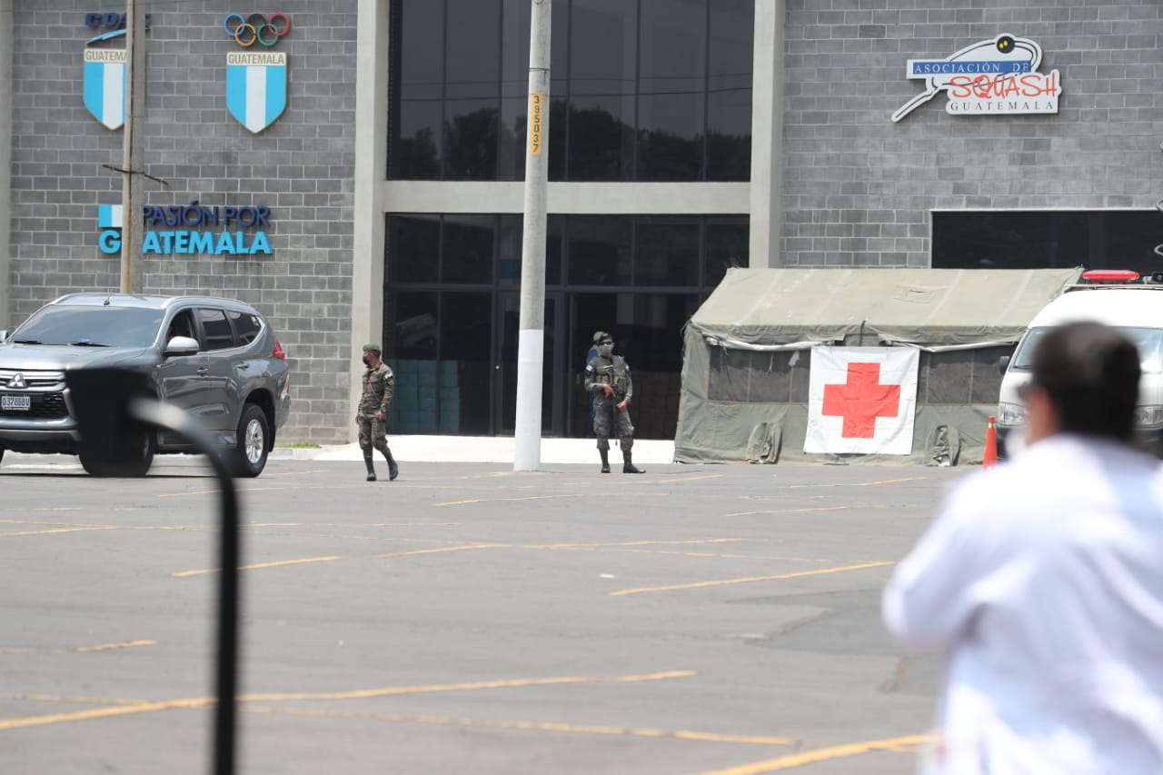 El Ejército de Guatemala es el encargado de hacer el reparto de víveres. Foto: Érick Ávila.