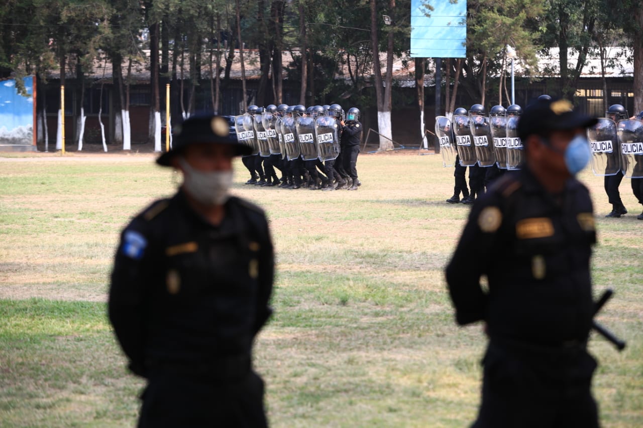 La PNC capacitó a 200 agentes en resolución de problemas y disolución de masas. durante la emergencia de covid-19. Foto Prensa Libre: Carlos Hernández