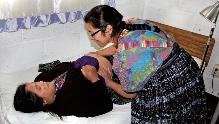 Las muertes maternas podrían incrementarse debido a la baja cobertura de los servicios de salud durante la pandemia del covid-19. (Foto Prensa Libre: Hemeroteca)