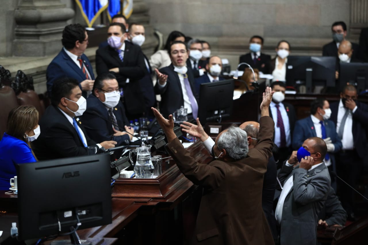 Expertos consideran necesario que existan acuerdos, entre oficialistas y la oposición, para tratar de la mejor manera la readecuación presupuestaría e iniciativas relacionadas a la pandemia.  (Foto Prensa Libre: Hemeroteca PL)