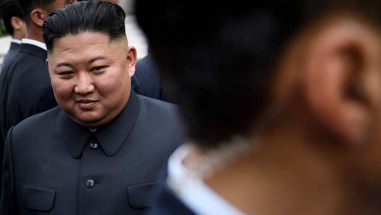 El líder norcoreano, Kim Jong-un no ha aparecido durante varios días, lo que ha provocado rumores, no confirmados sobre una posible muerte. (Foto Prensa Libre. AFP)