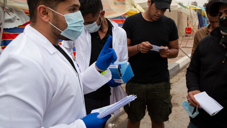 Los médicos de Salud se investiga el historial de interacción de nueve pacientes positivos de coronavirus para establecer o descartar que son de contagio comunitario. (Foto Prensa Libre: Hemeroteca PL) 