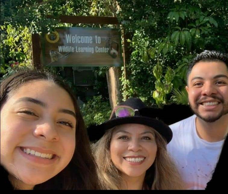 Mayra Bautista y sus hijos Ricardo y Angélica residen en Lancaster, California. (Foto Prensa Libre: cortesía)