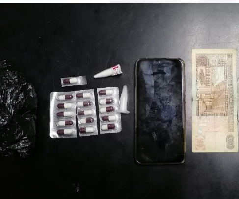 Dinero y colmillos de cocaína fueron incautados por la PNC durante detenciones. Foto Prensa Libre: Cortesía PNC
