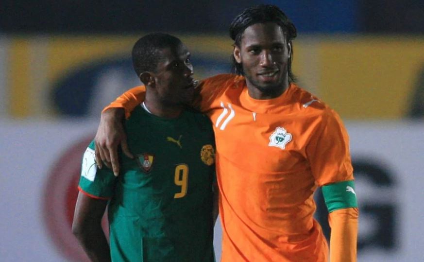 Samuel Eto'o y Didier Drogba, ambos retirados, han sido dos de los futbolistas africanos más influyentes en el mundo. (Foto Prensa Libre: Twitter)