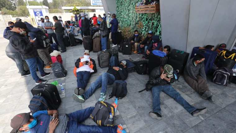 Guatemaltecos viajan a Canadá como parte de convenios de trabajo temporal. (Foto Prensa Libre: Érick Ávila)