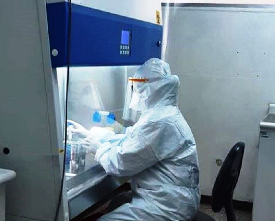 Hospital Regional de Occidente lleva a cabo pruebas de covid-19. (Foto Prensa Libre: Ministerio de Salud)