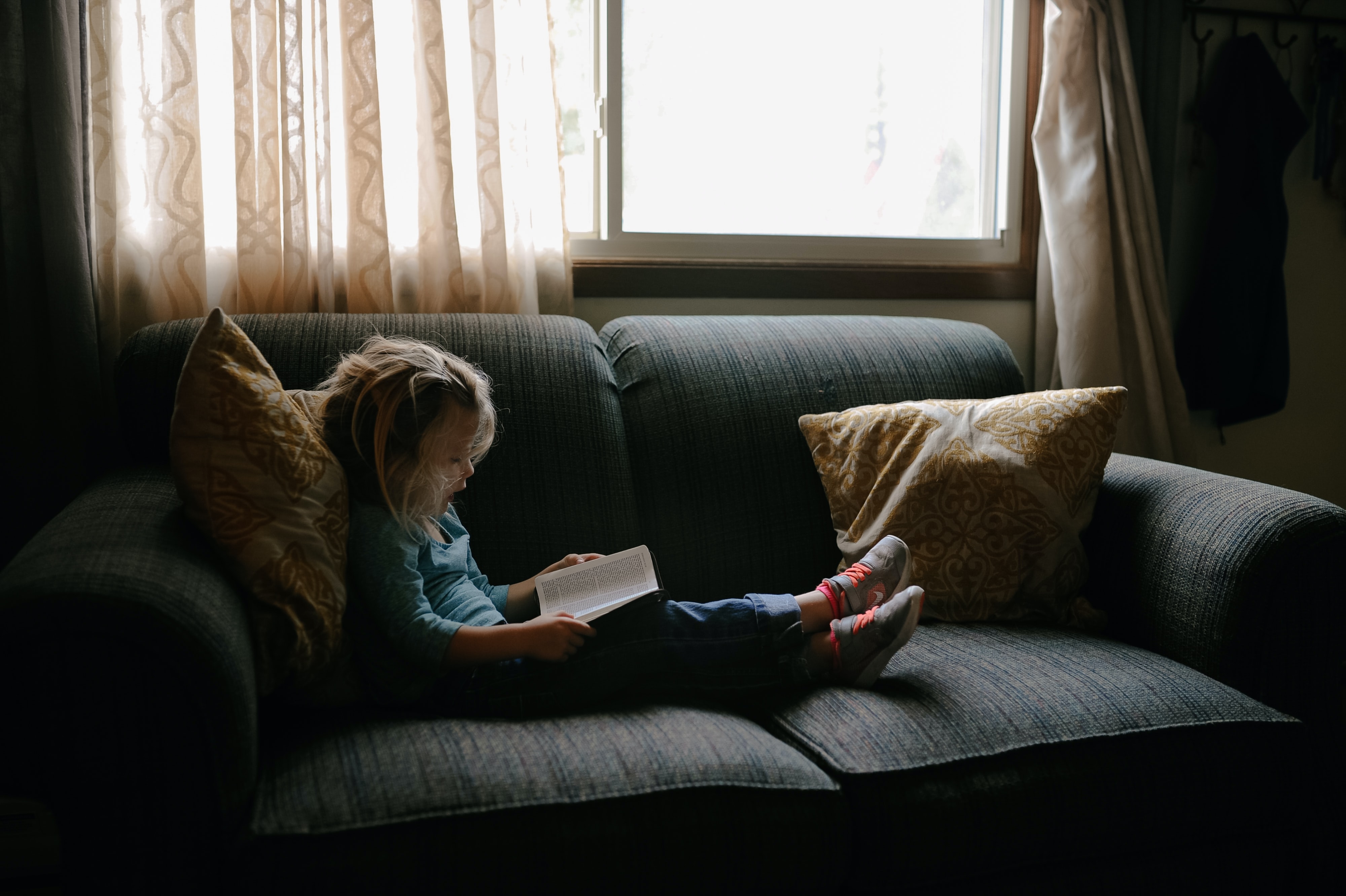 La lectura tiene un papel fundamental en las personas desde temprana edad. (Foto Prensa Libre: Unsplash)