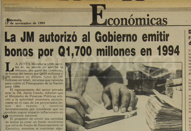 Nota de Prensa Libre informando sobre la aprobación de deuda pública por la Junta Monetaria. (Foto: Hemeroteca PL)