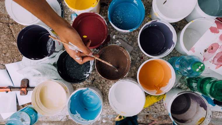 Pintar la casa es una buena distracción mientras está en su hogar, además le ayudará a hacerlo más cómodo y a gusto. (Foto Prensa Libre: Pixabay). 